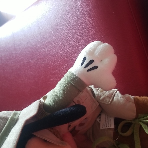 Jungle Cruise Goofy Plush 12" - Picture 7 of 8